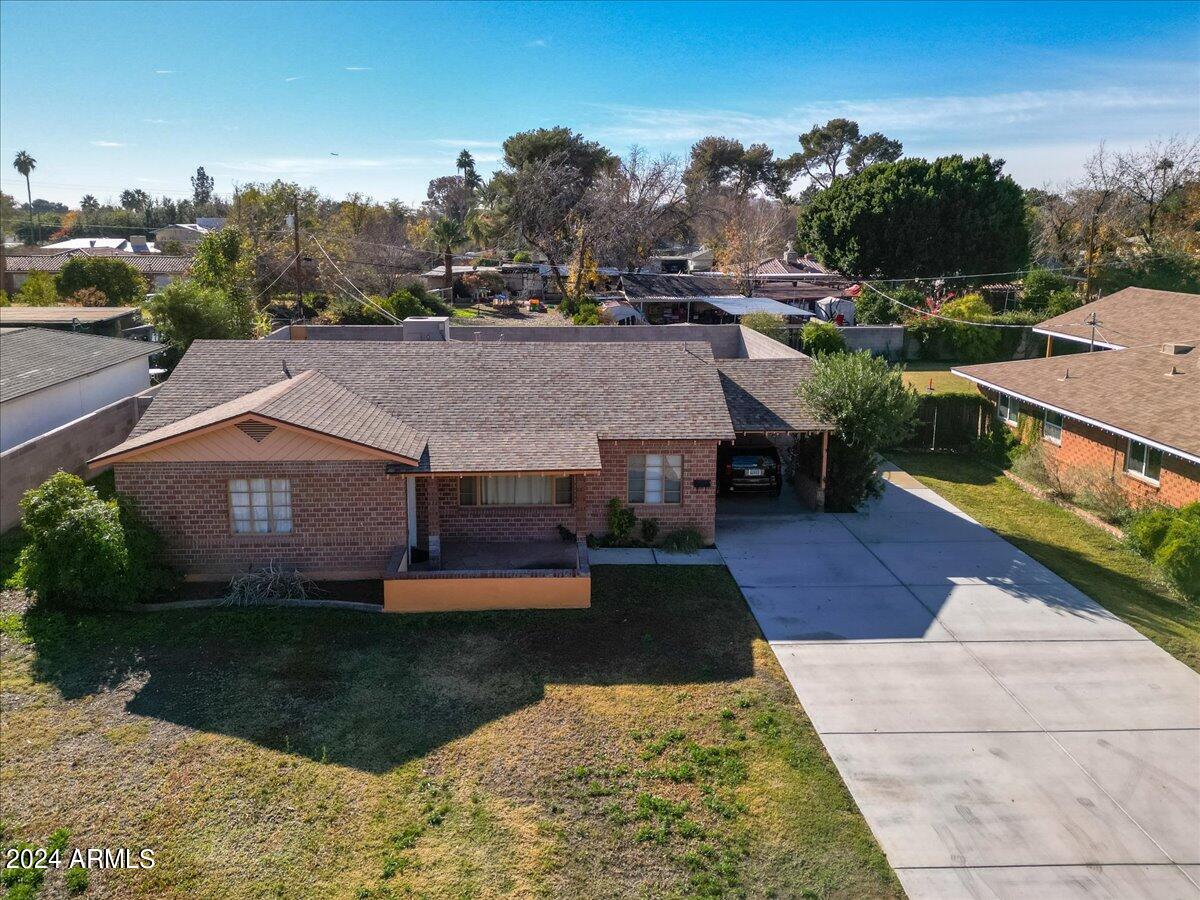 4127 E CAMBRIDGE Avenue