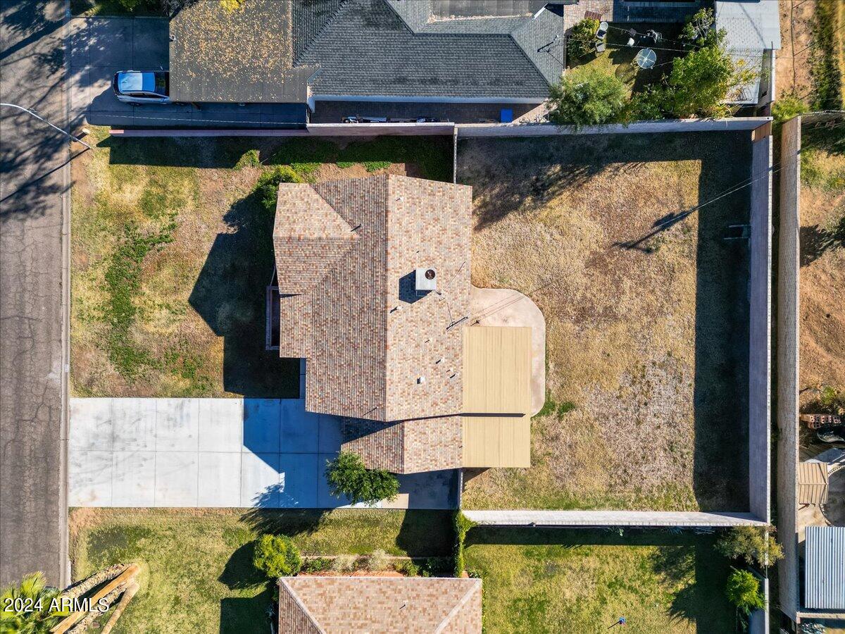 4127 E CAMBRIDGE Avenue