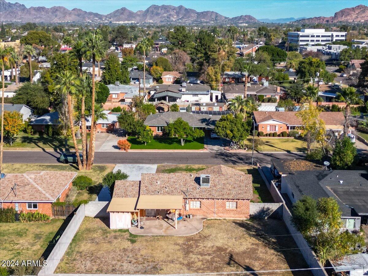 4127 E CAMBRIDGE Avenue