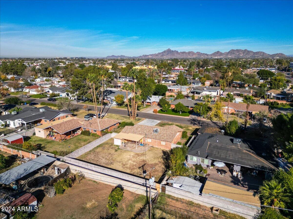 4127 E CAMBRIDGE Avenue