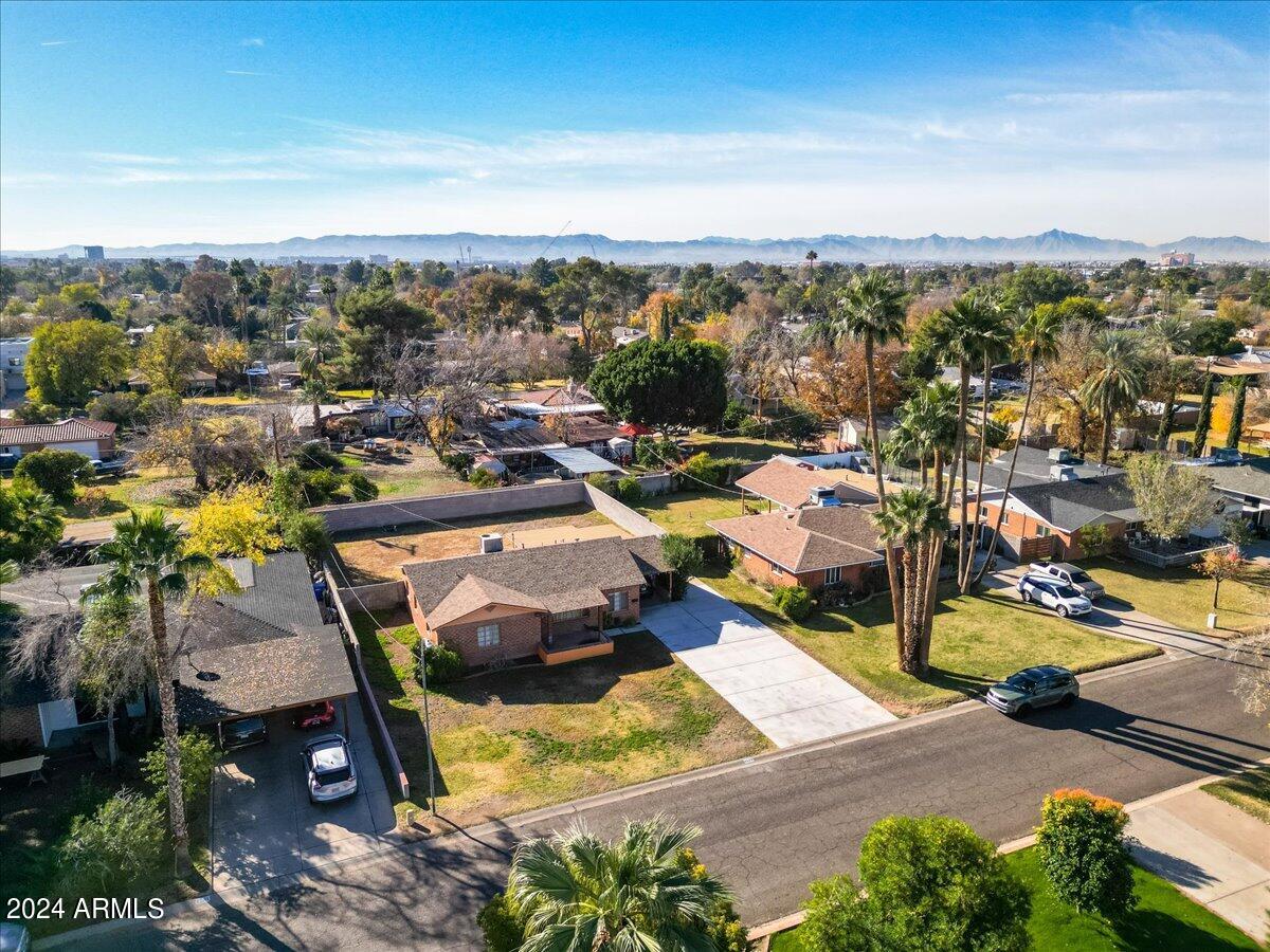 4127 E CAMBRIDGE Avenue