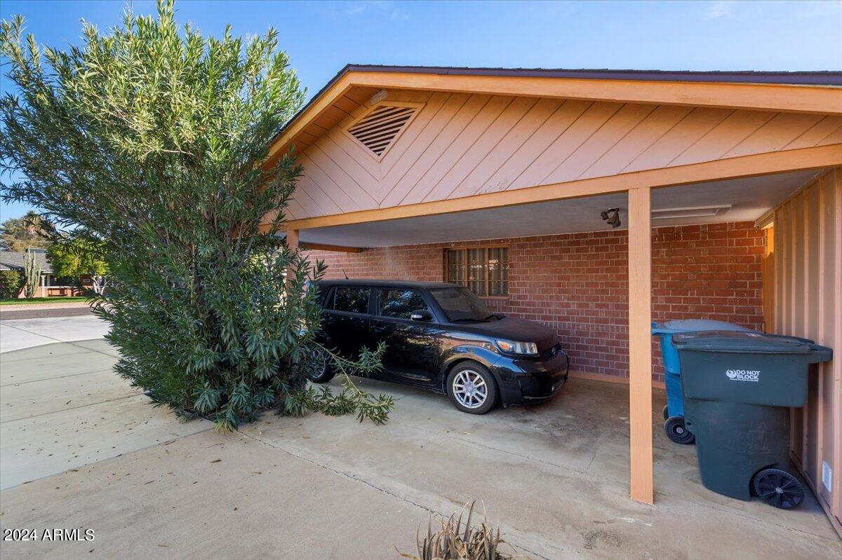 4127 E CAMBRIDGE Avenue