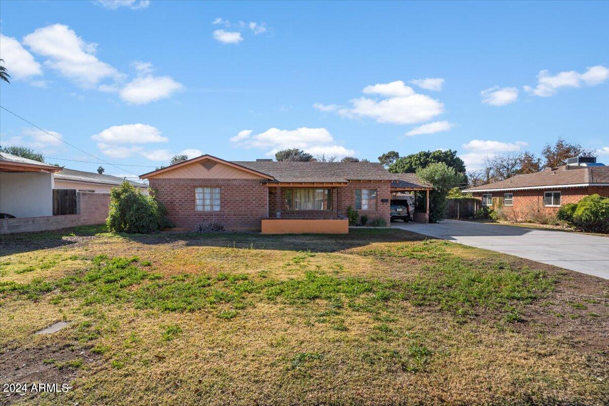 4127 E CAMBRIDGE Avenue