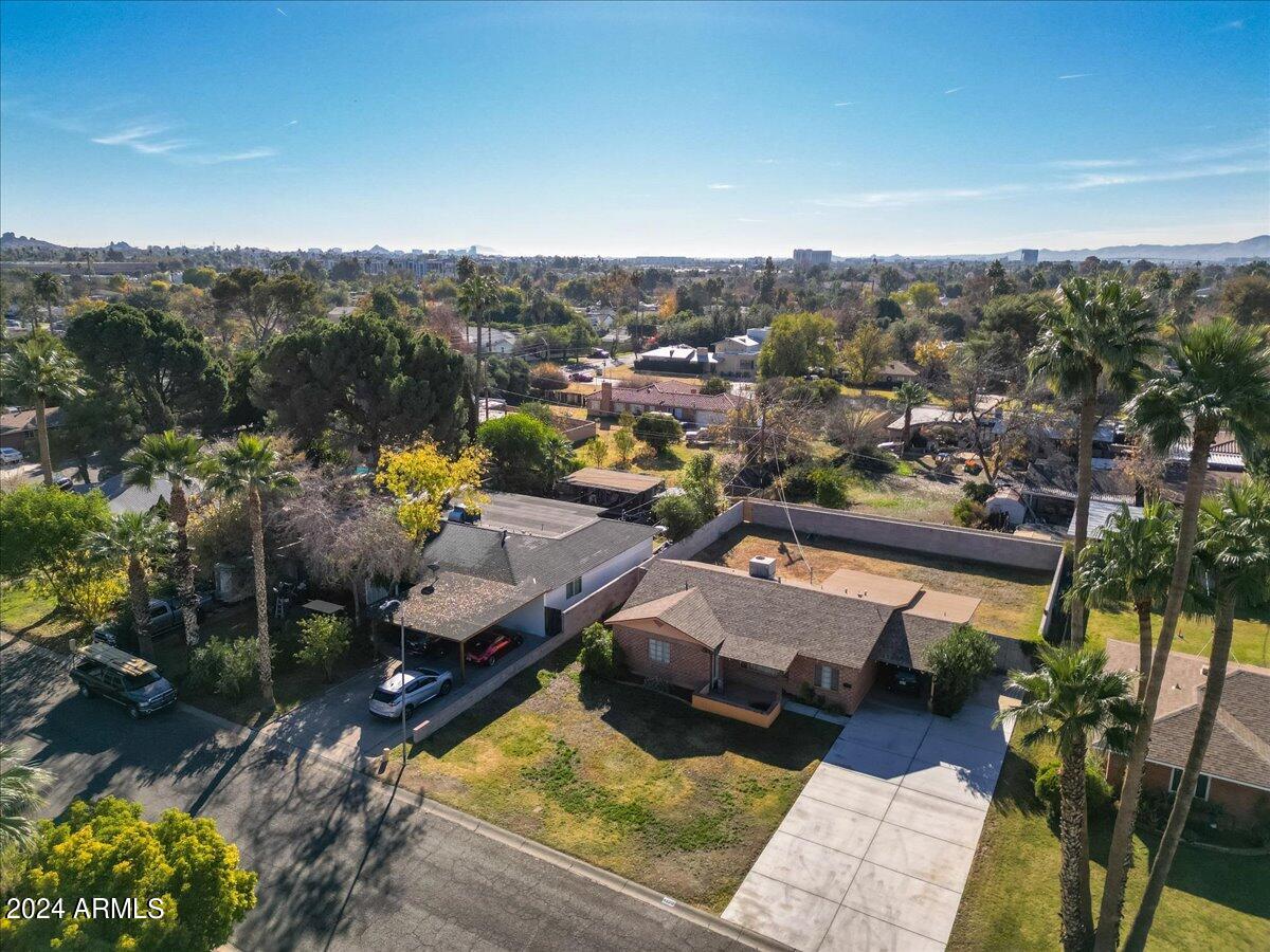 4127 E CAMBRIDGE Avenue