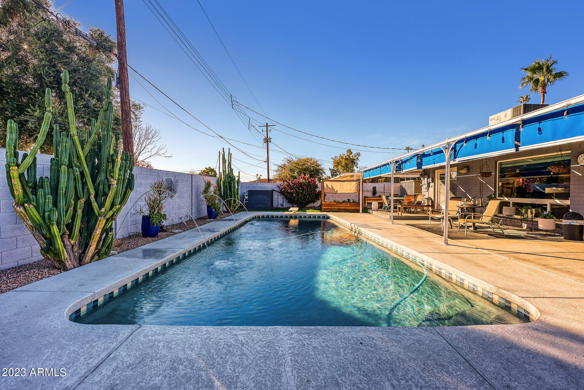 1203 W COLTER Street