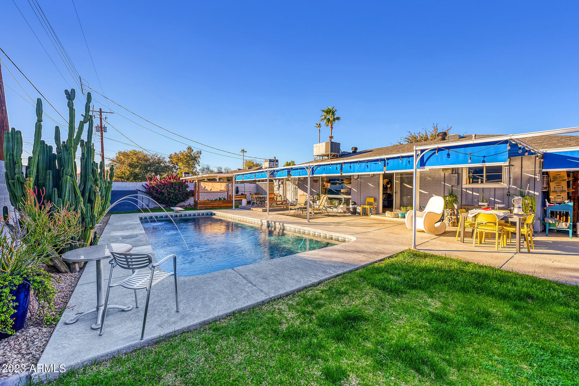 1203 W COLTER Street