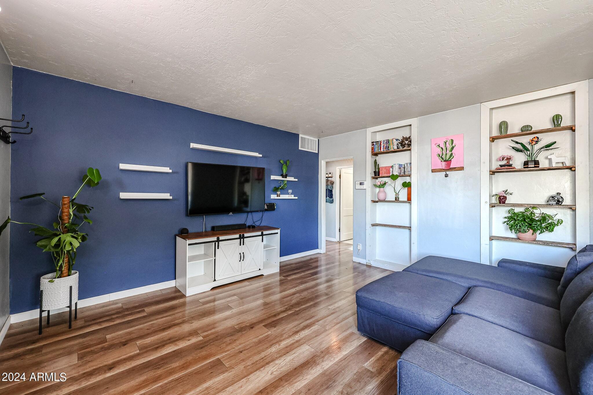 1401 E EDGEMONT Avenue