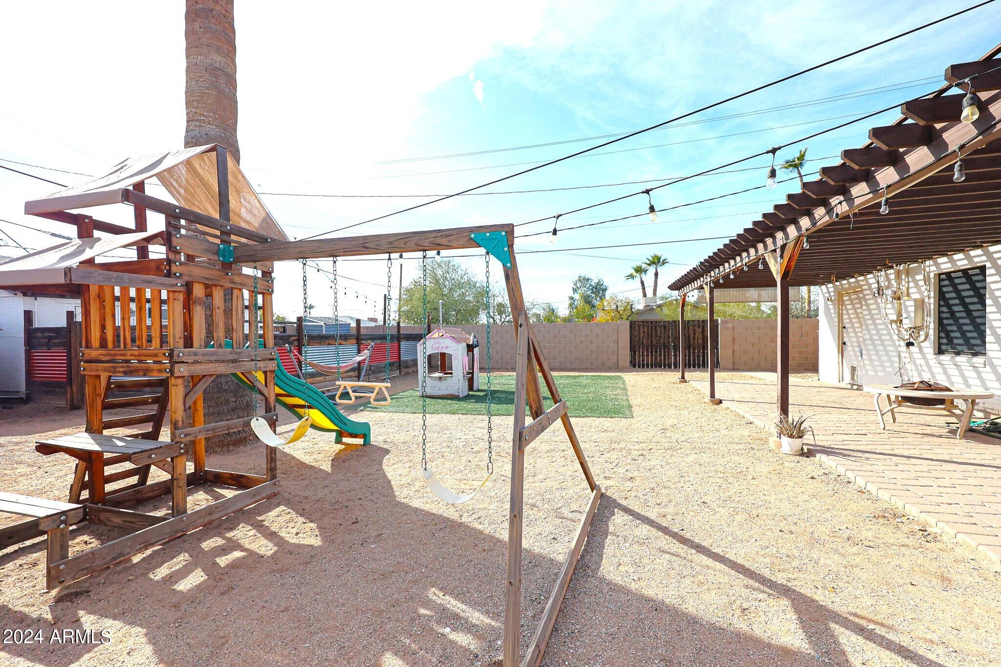1401 E EDGEMONT Avenue