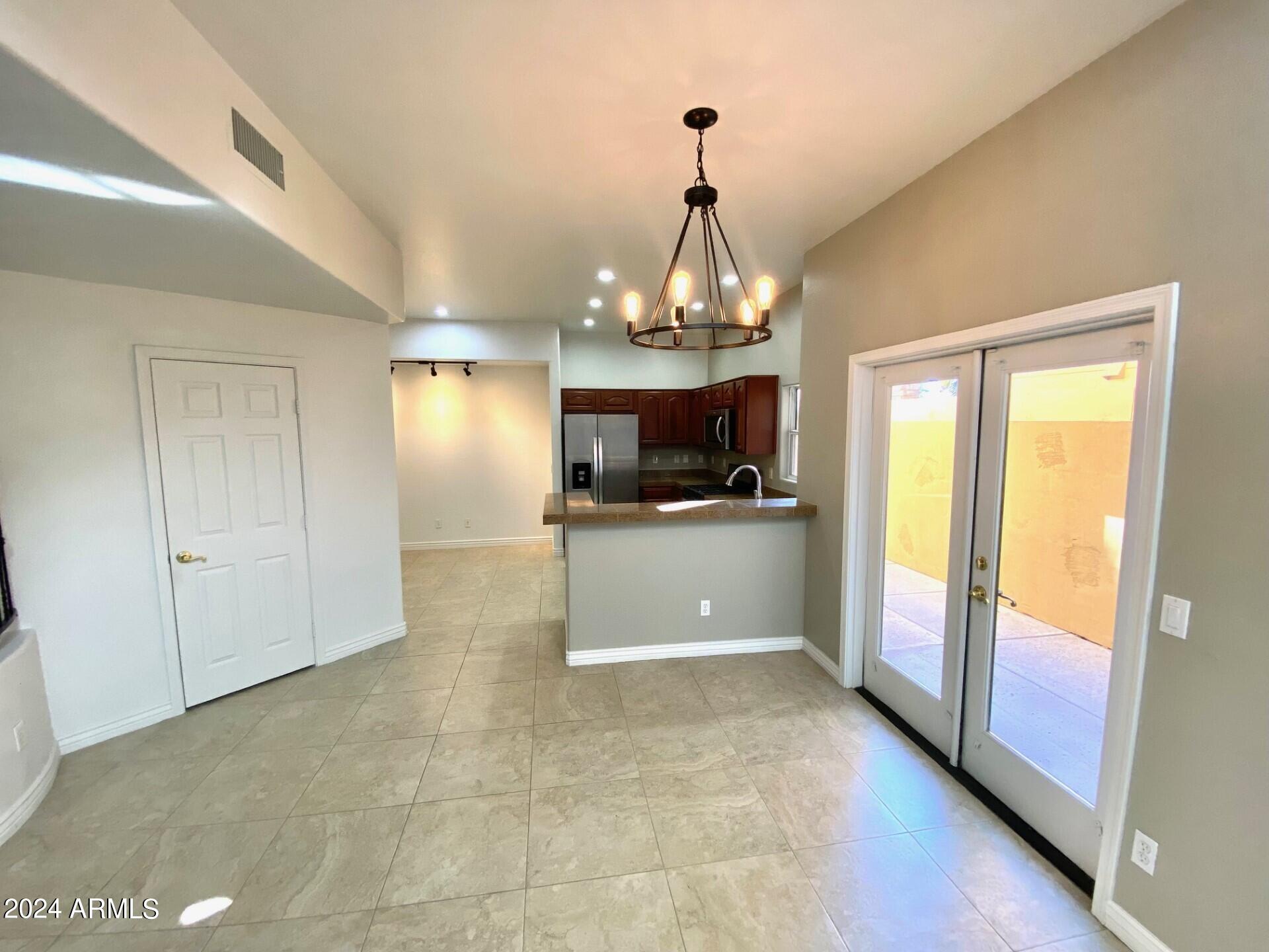 5015 E CHEYENNE Drive Unit: 24