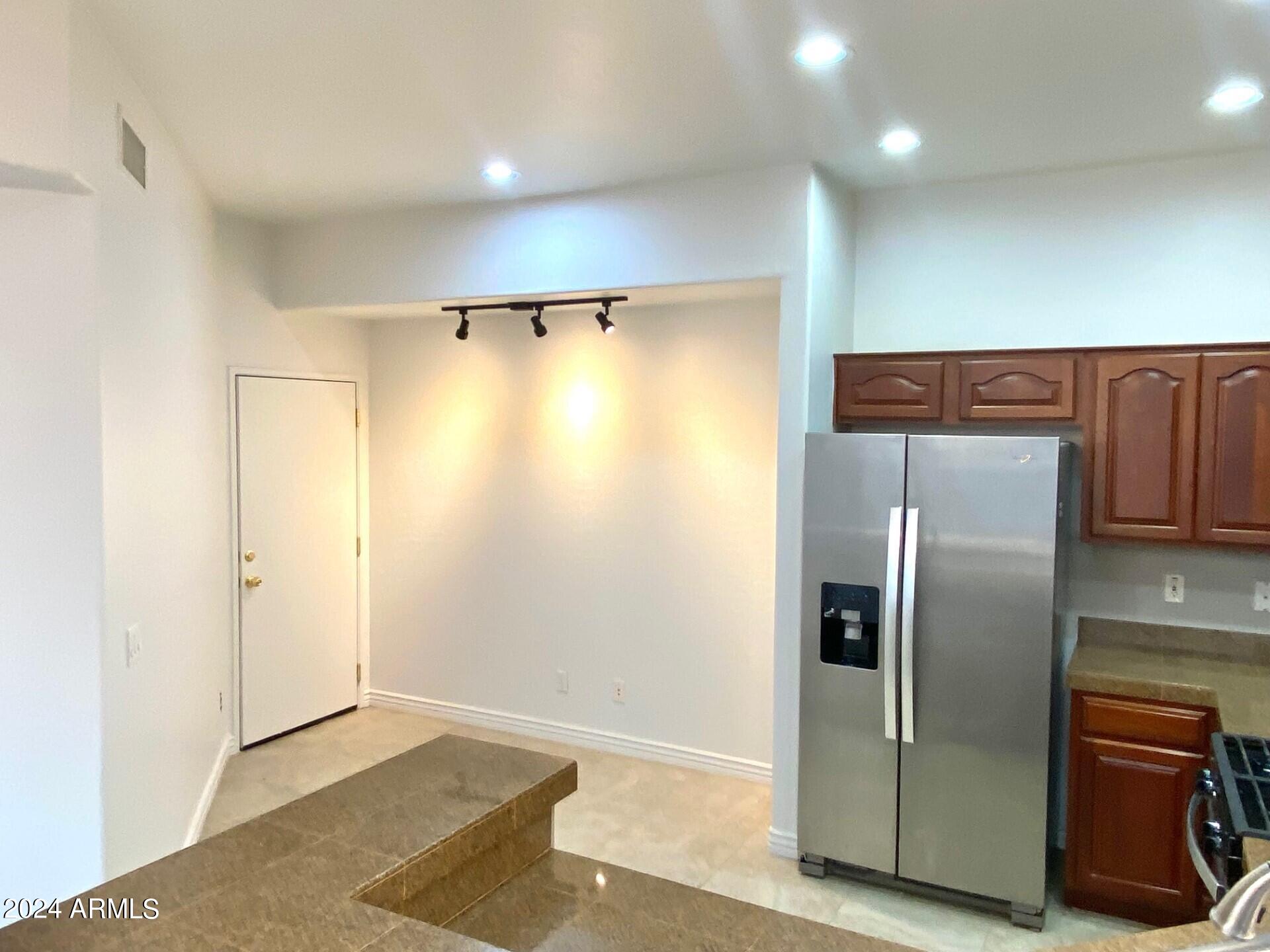 5015 E CHEYENNE Drive Unit: 24