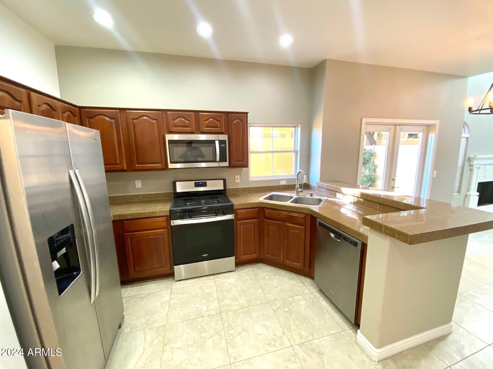 5015 E CHEYENNE Drive Unit: 24