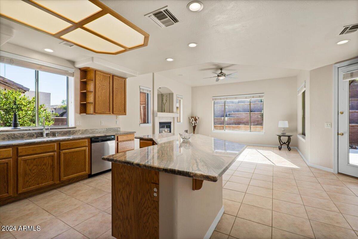 2603 E ACOMA Drive