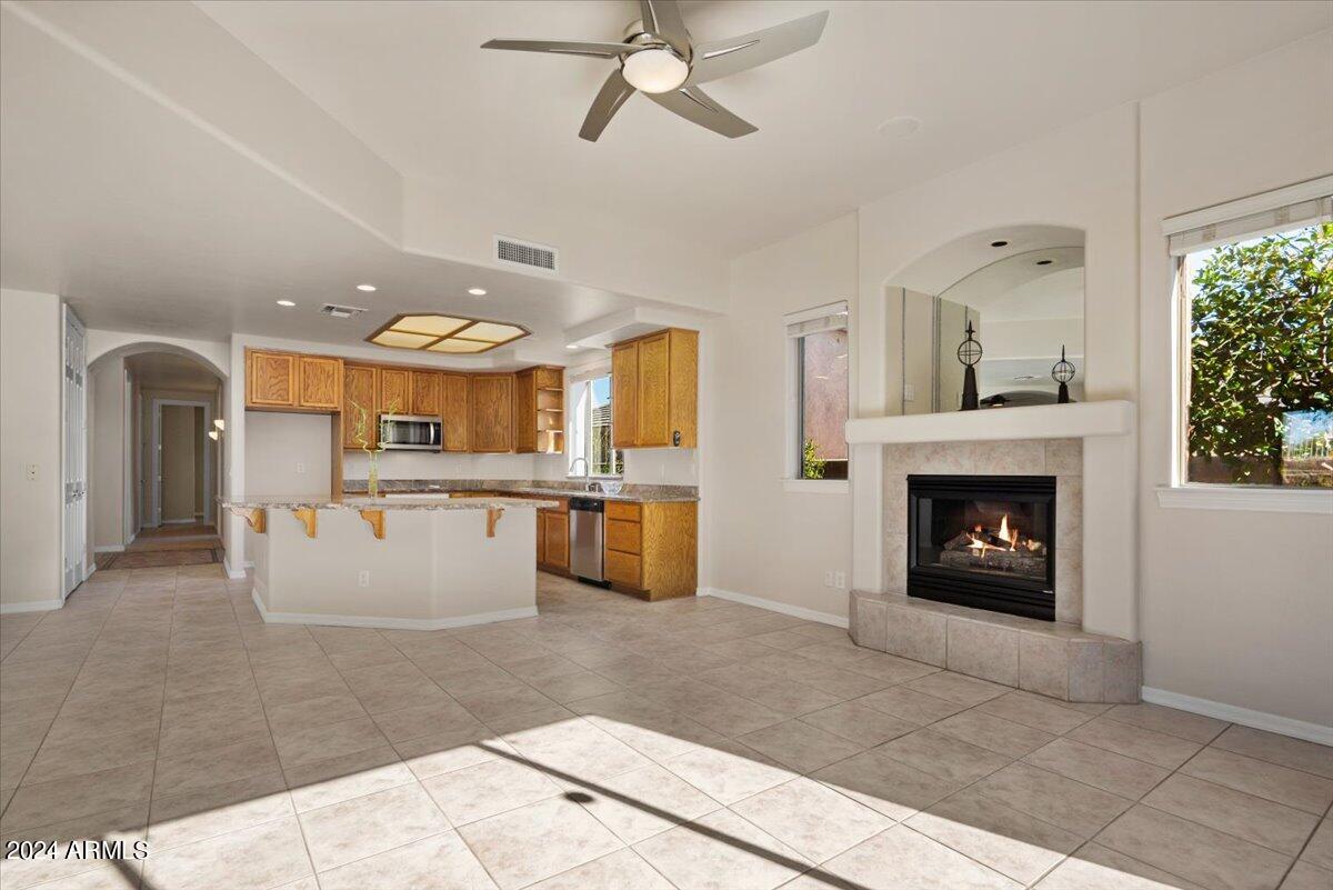 2603 E ACOMA Drive