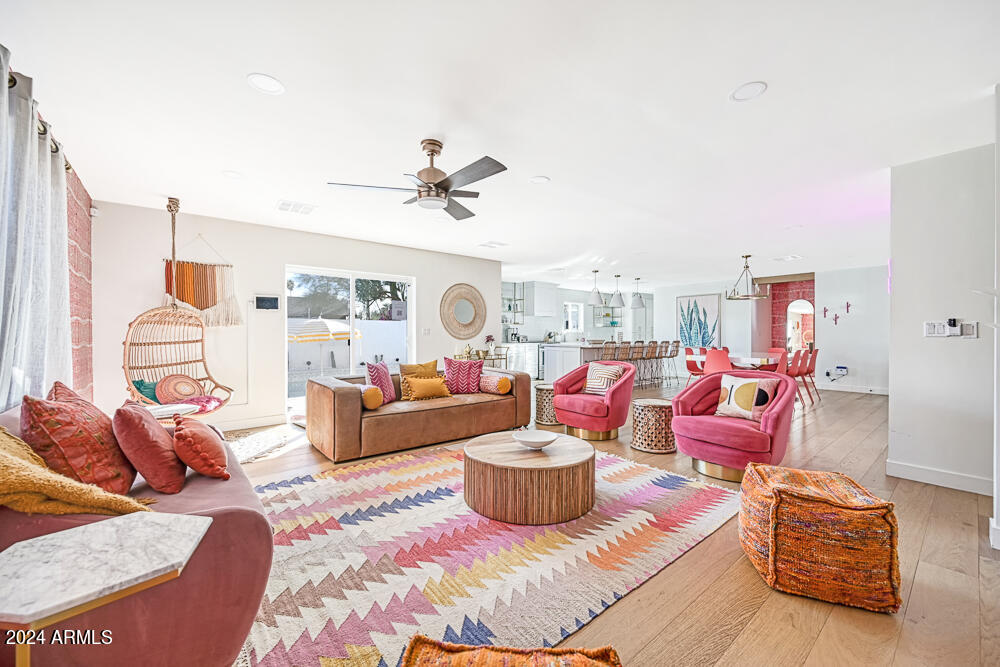 8219 E MITCHELL Drive