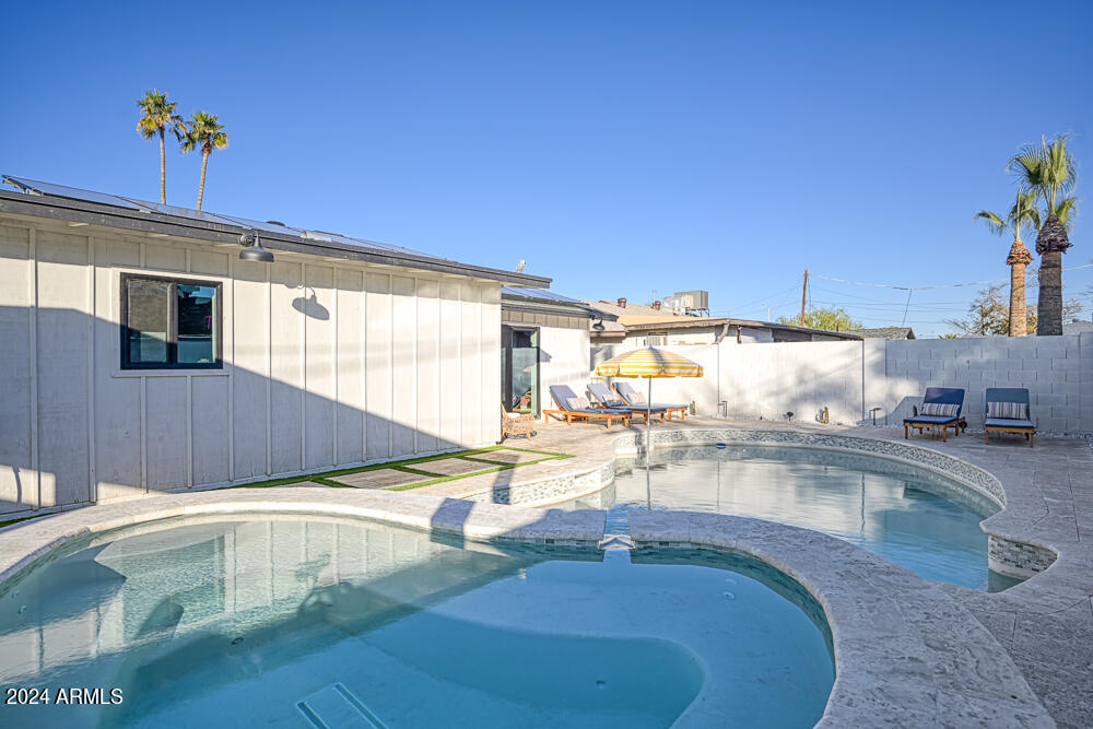 8219 E MITCHELL Drive