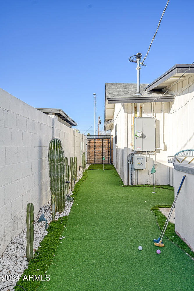 8219 E MITCHELL Drive