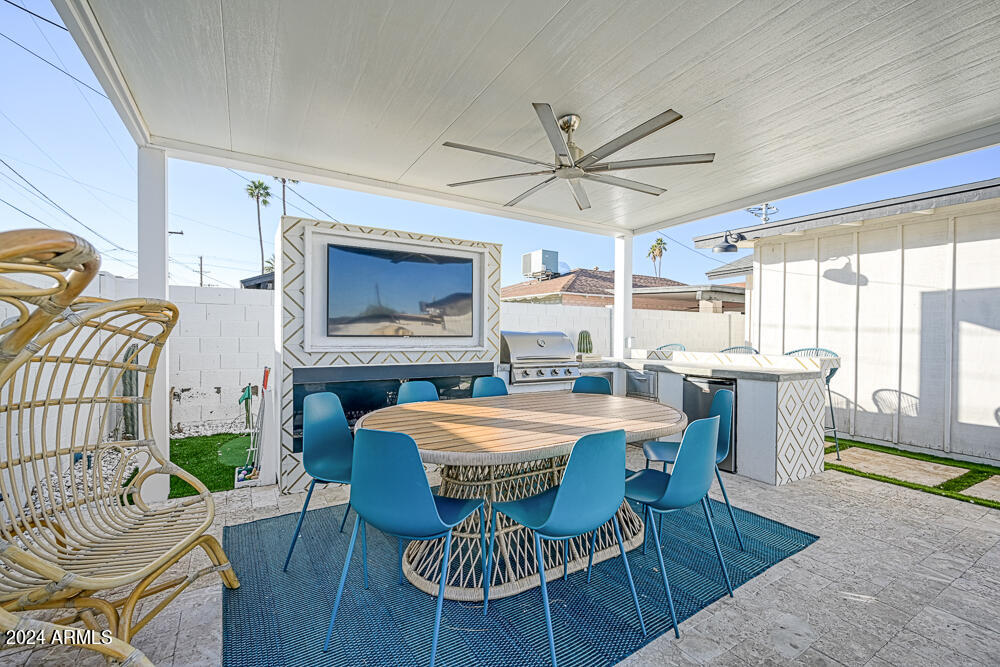 8219 E MITCHELL Drive