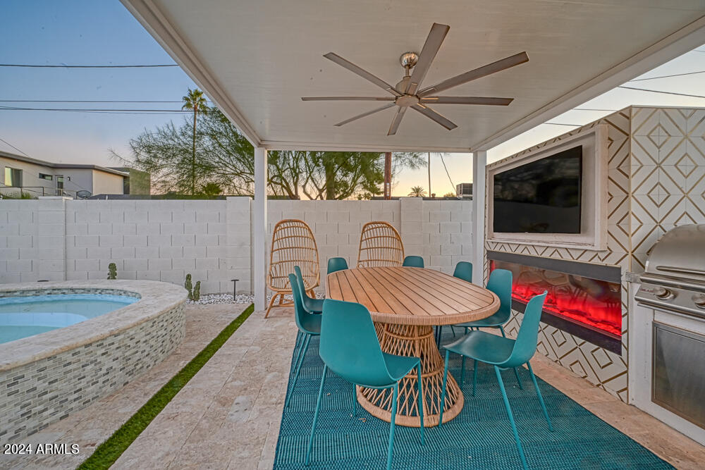 8219 E MITCHELL Drive