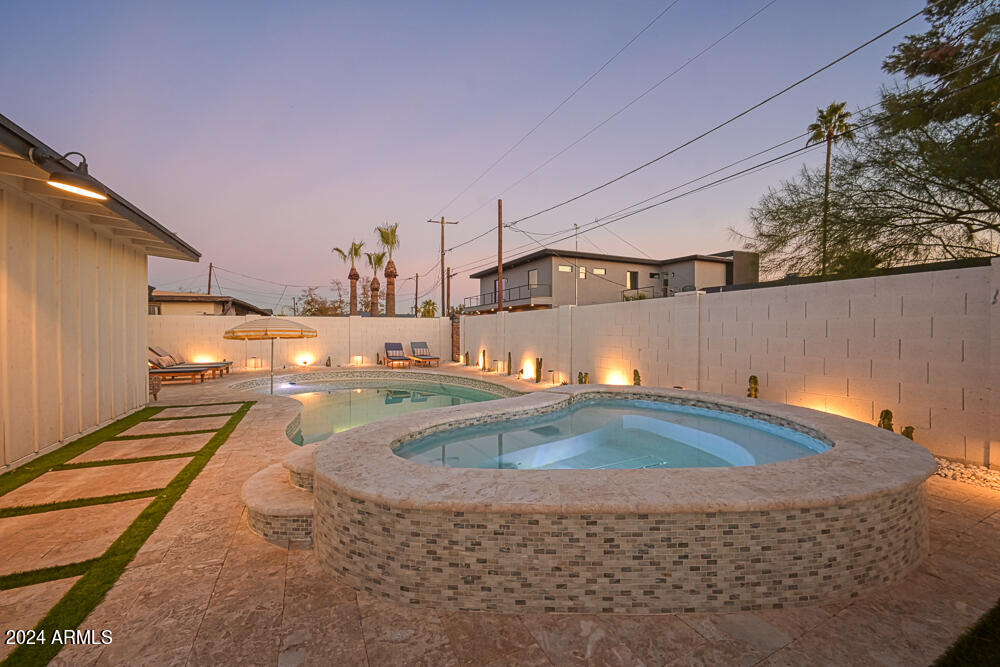 8219 E MITCHELL Drive