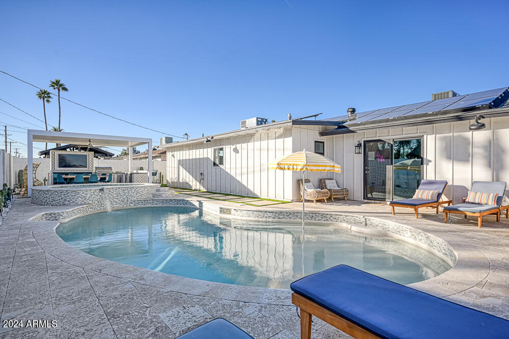 8219 E MITCHELL Drive