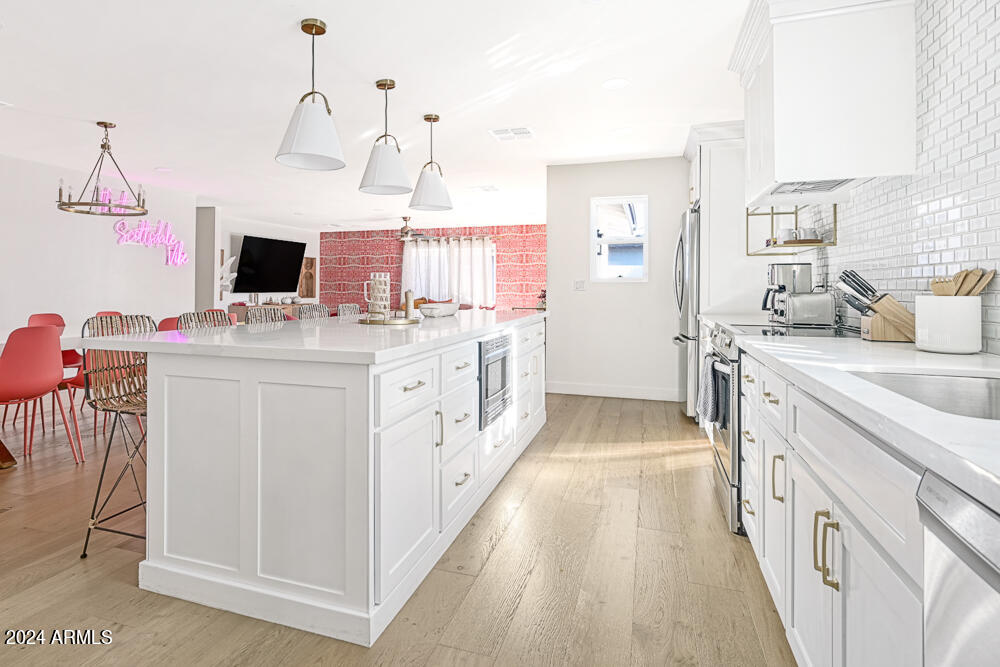 8219 E MITCHELL Drive