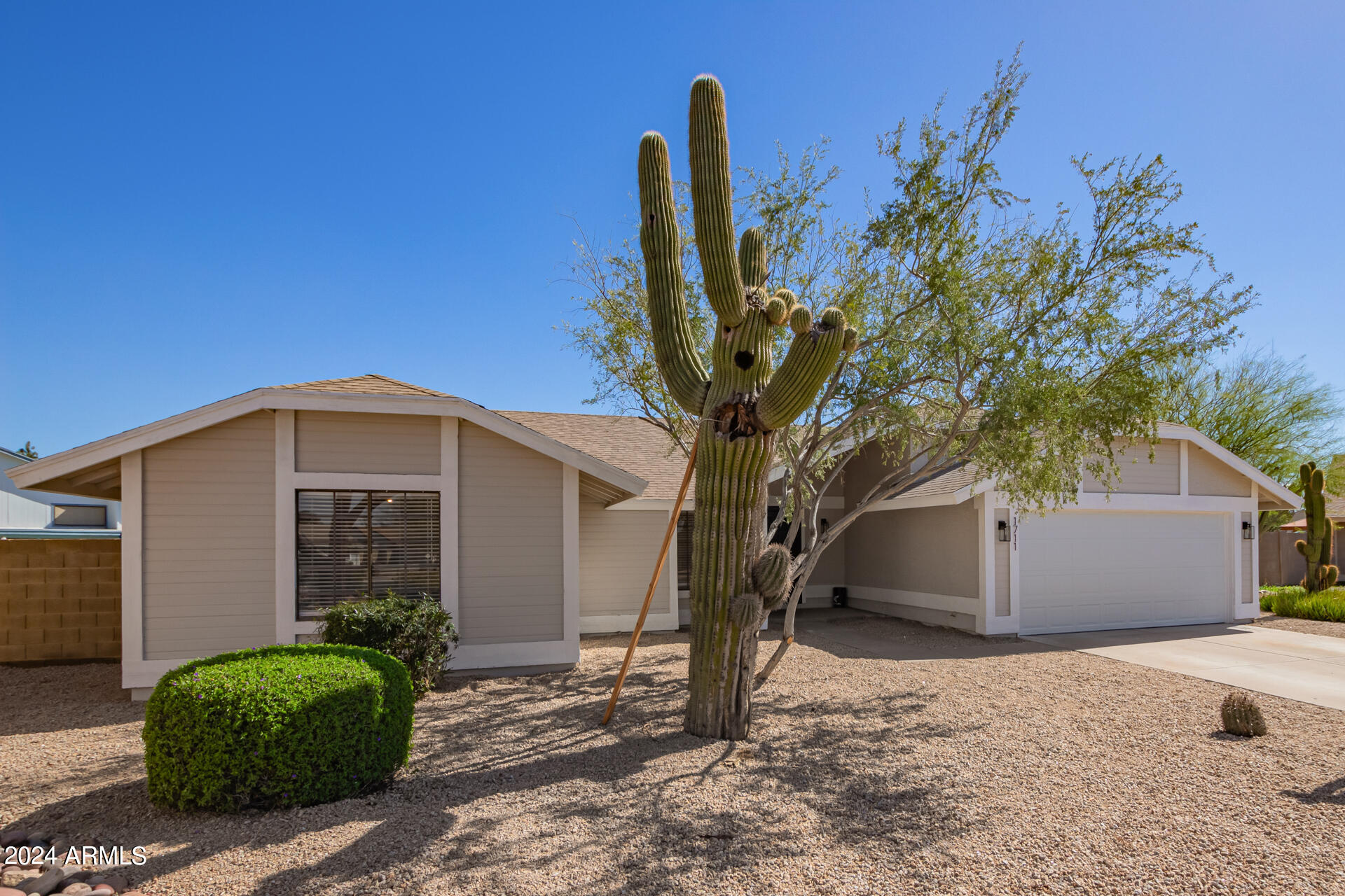 1711 W HIGHLAND Street