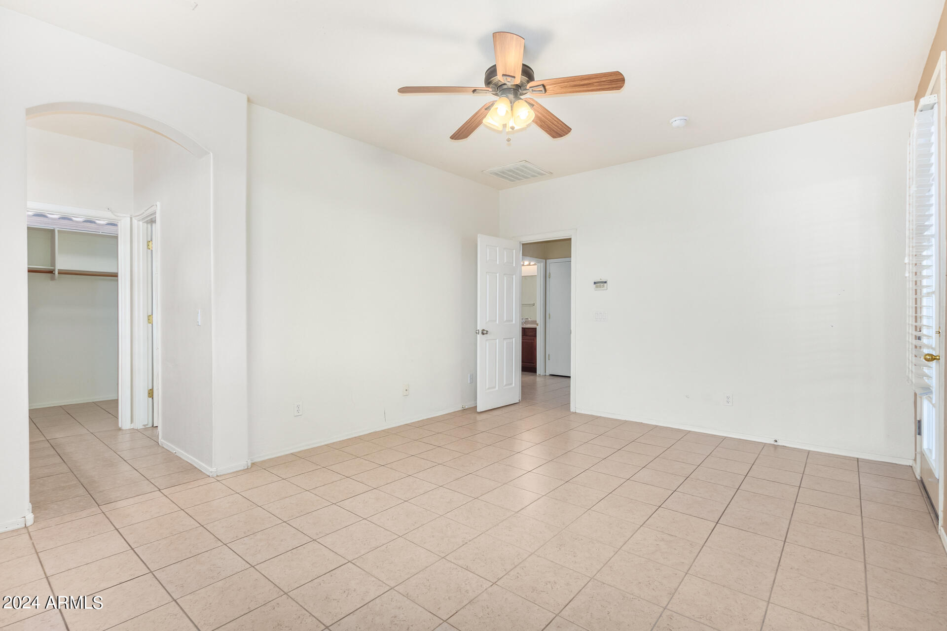 1189 S ROGER Way