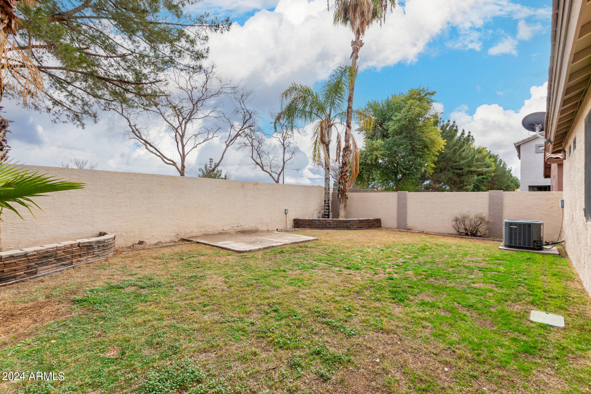 1189 S ROGER Way