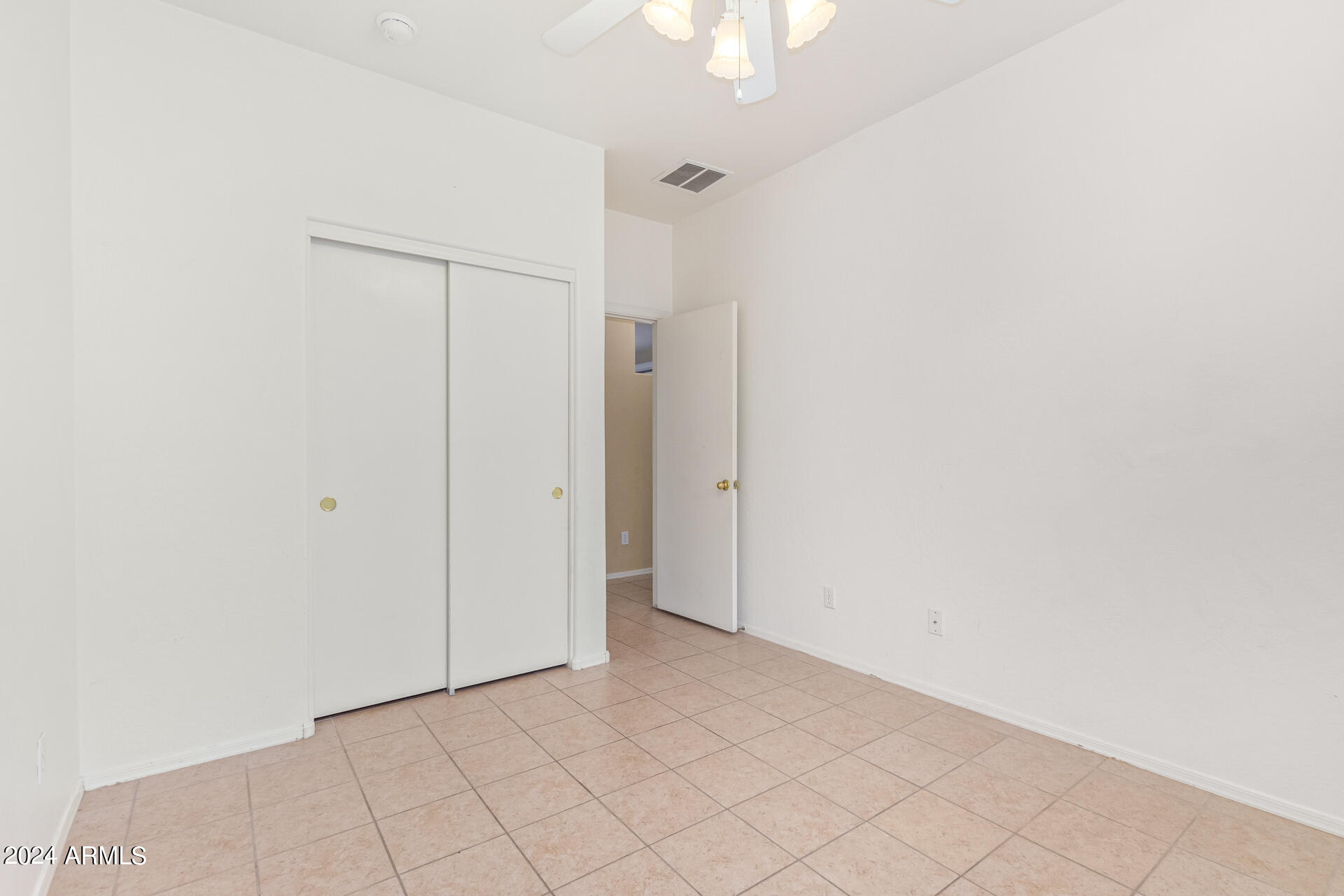 1189 S ROGER Way