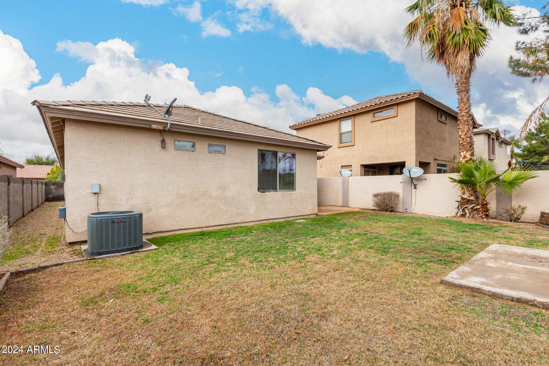 1189 S ROGER Way
