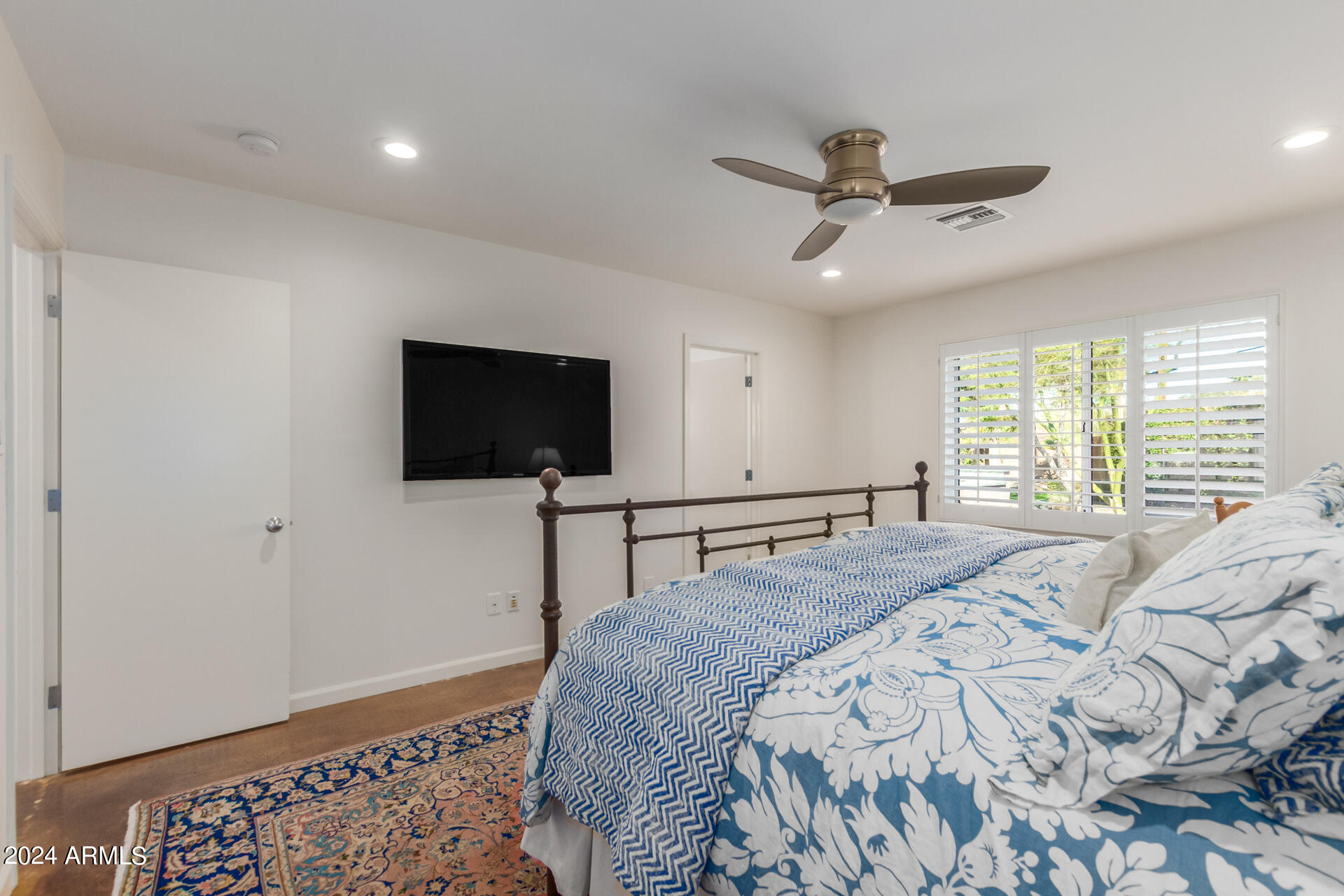 4128 E MEDLOCK Drive