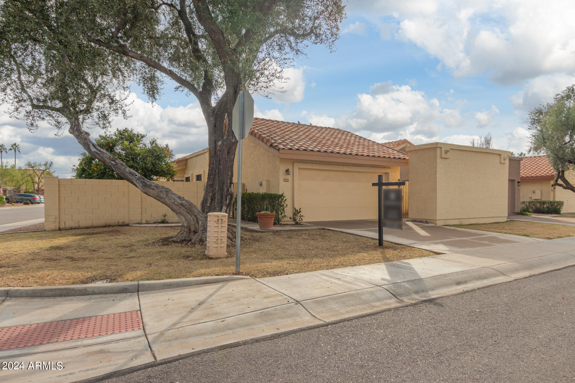 2349 W SHAWNEE Drive