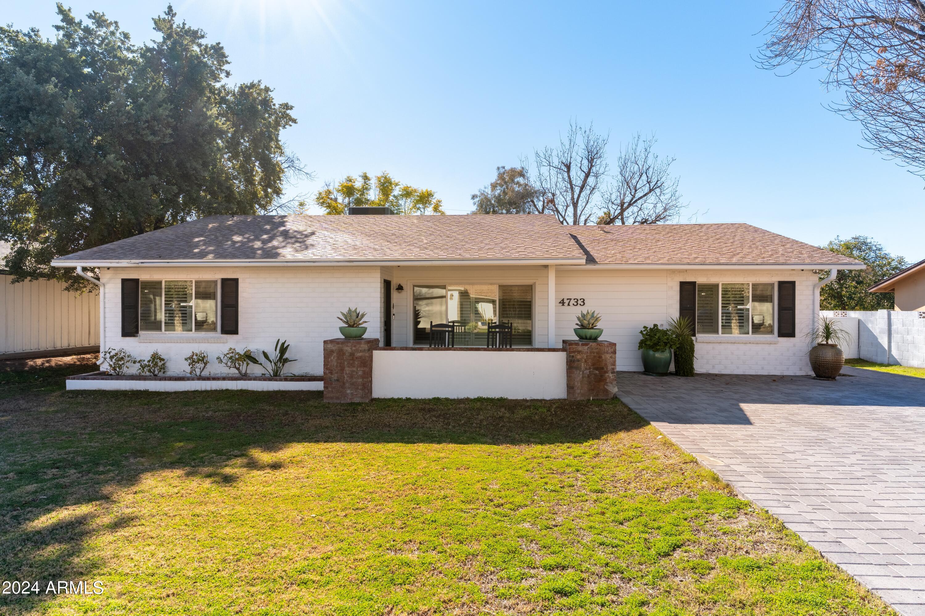 4733 E CAMBRIDGE Avenue