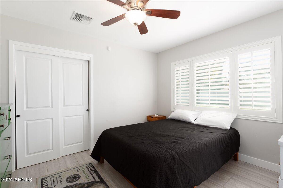 4733 E CAMBRIDGE Avenue