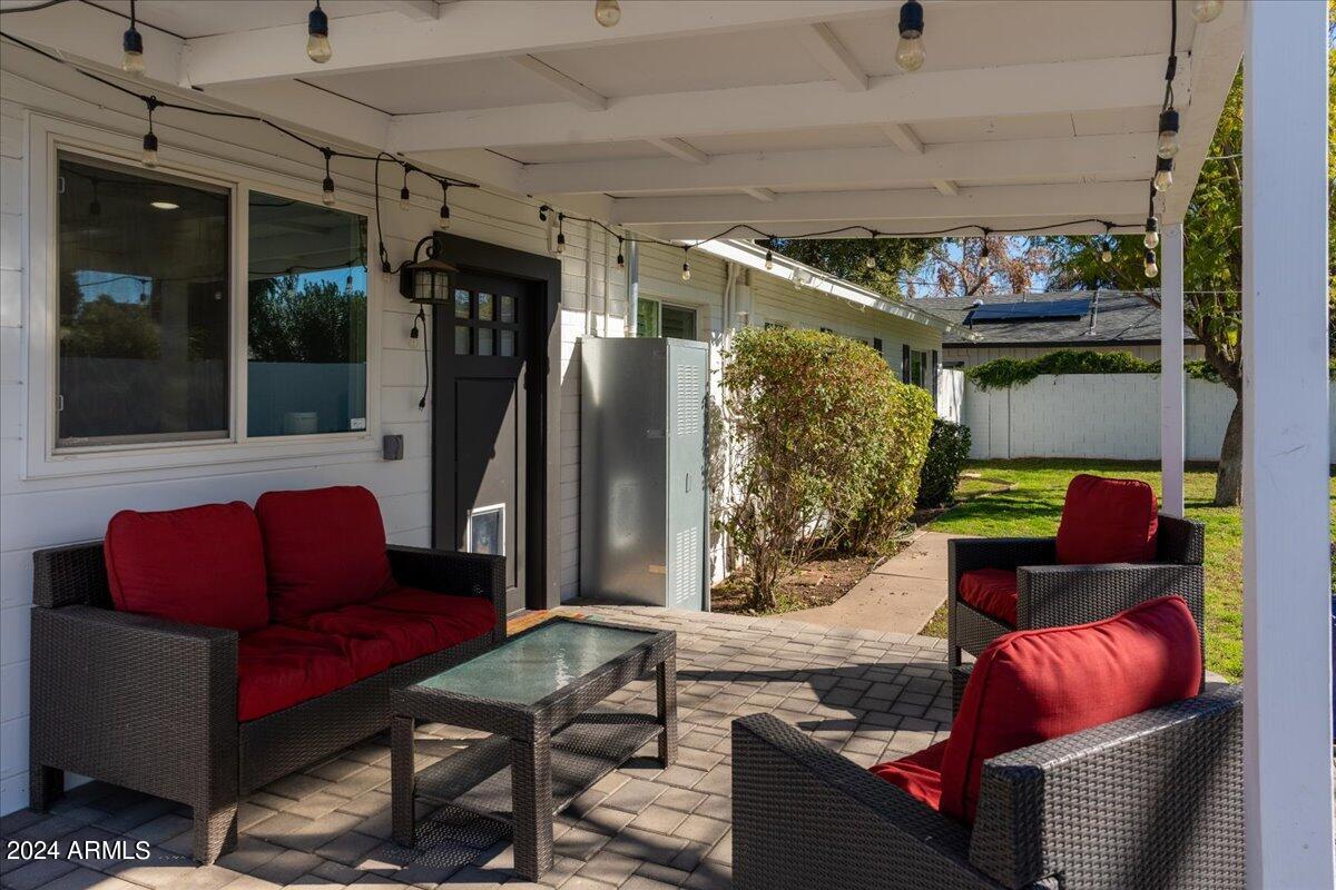 4733 E CAMBRIDGE Avenue