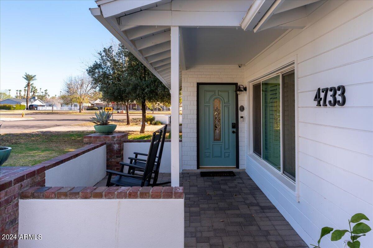 4733 E CAMBRIDGE Avenue