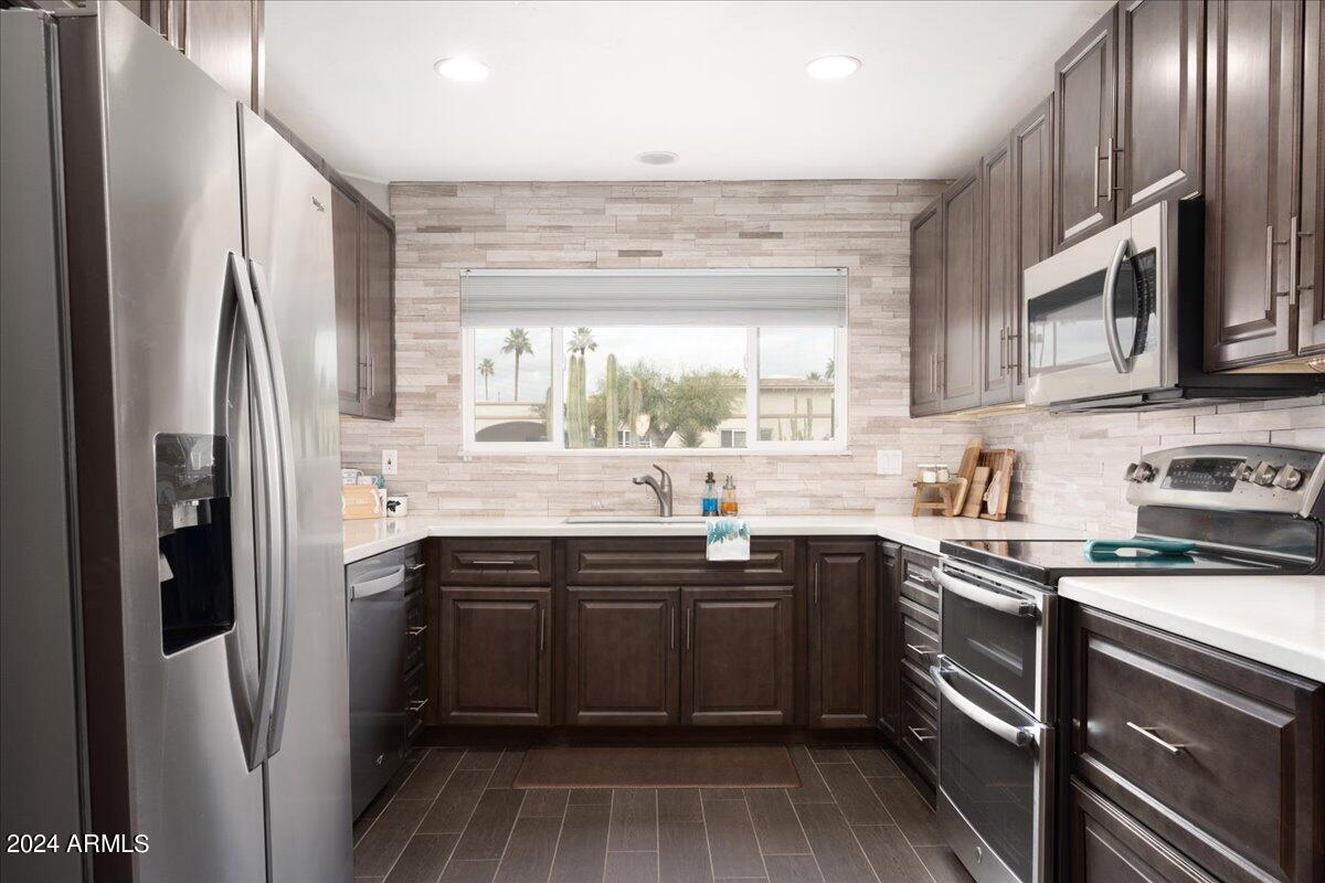 7643 E RANCHO VISTA Drive
