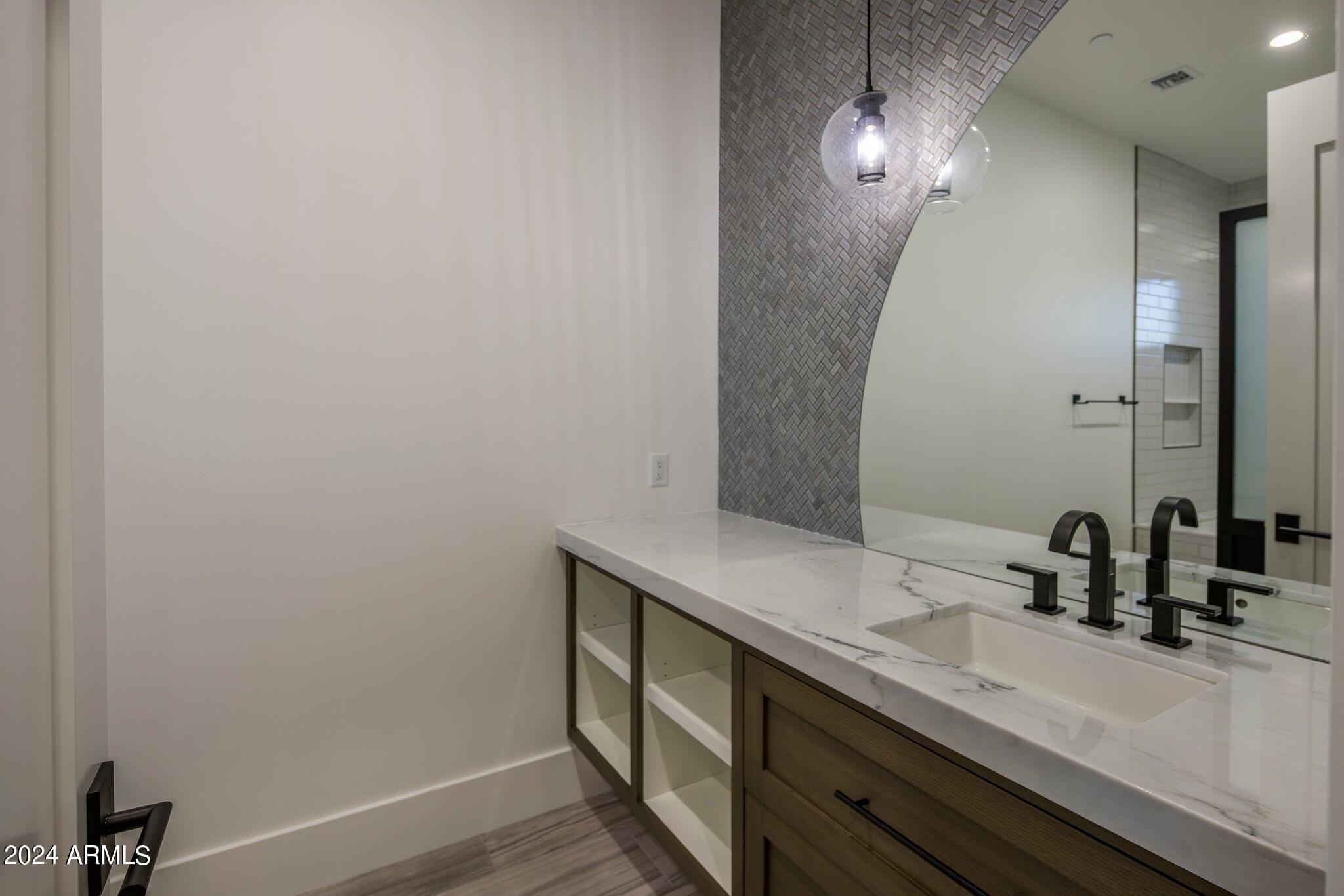 8491 E WHISPER ROCK Trail