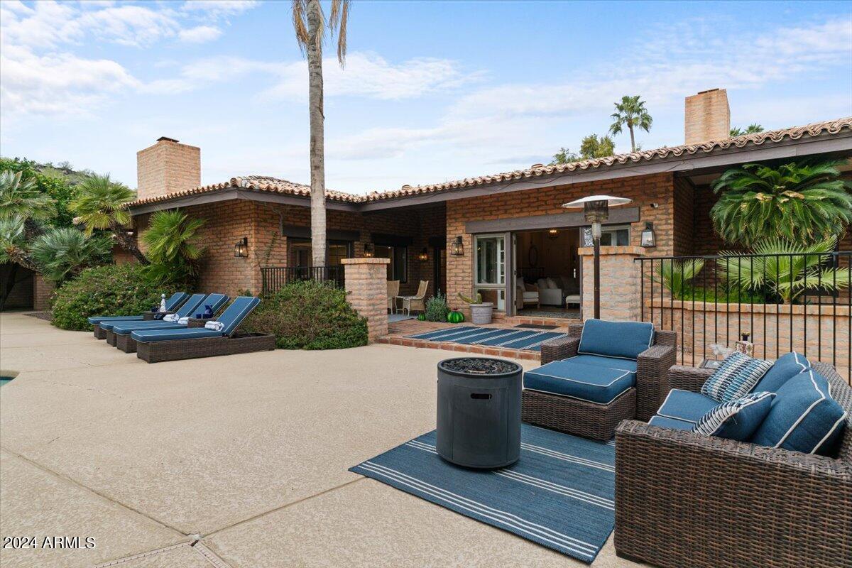 1409 W PORT AU PRINCE Lane