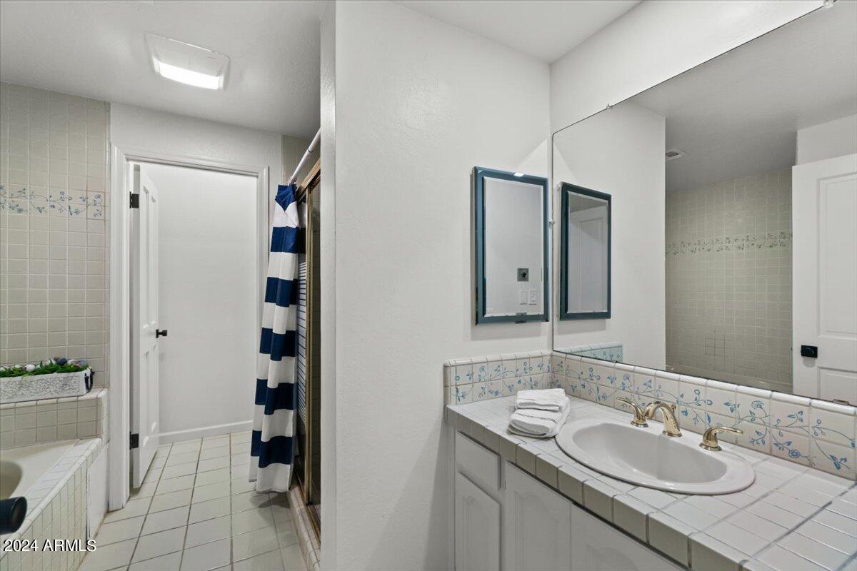 1409 W PORT AU PRINCE Lane