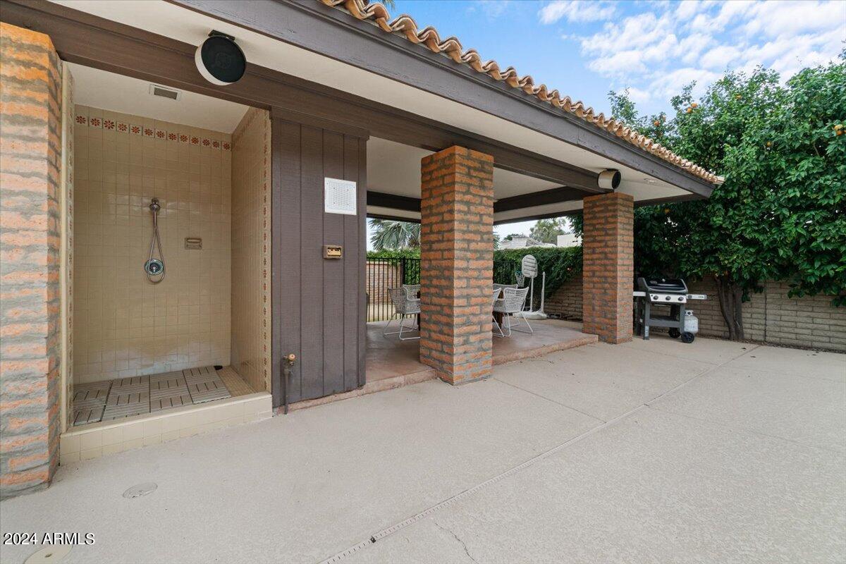 1409 W PORT AU PRINCE Lane