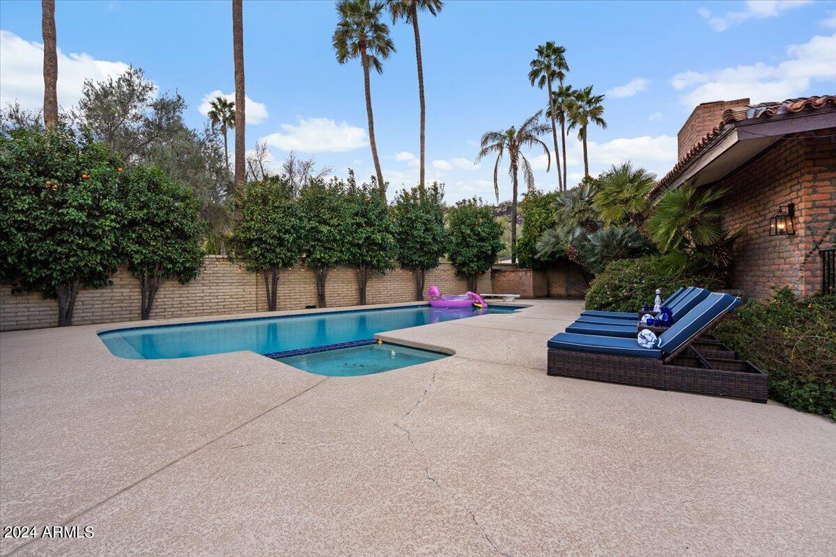 1409 W PORT AU PRINCE Lane