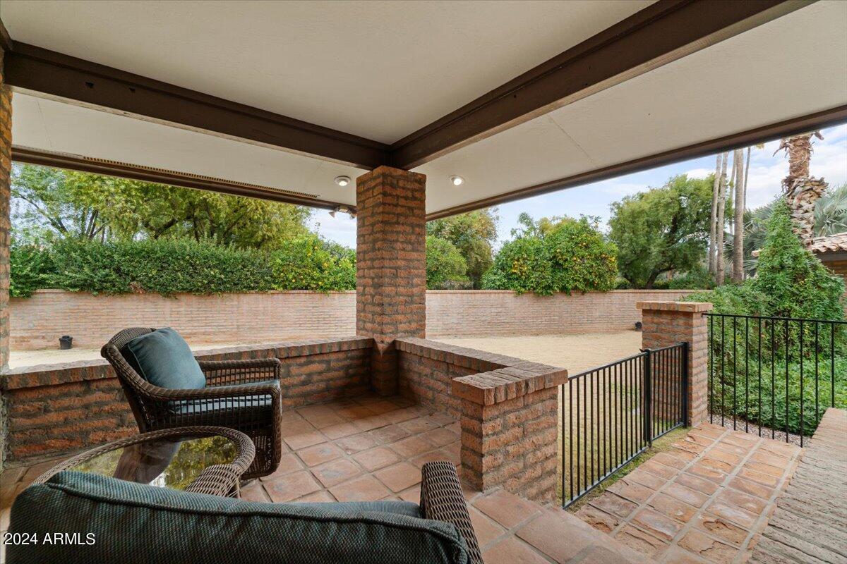 1409 W PORT AU PRINCE Lane