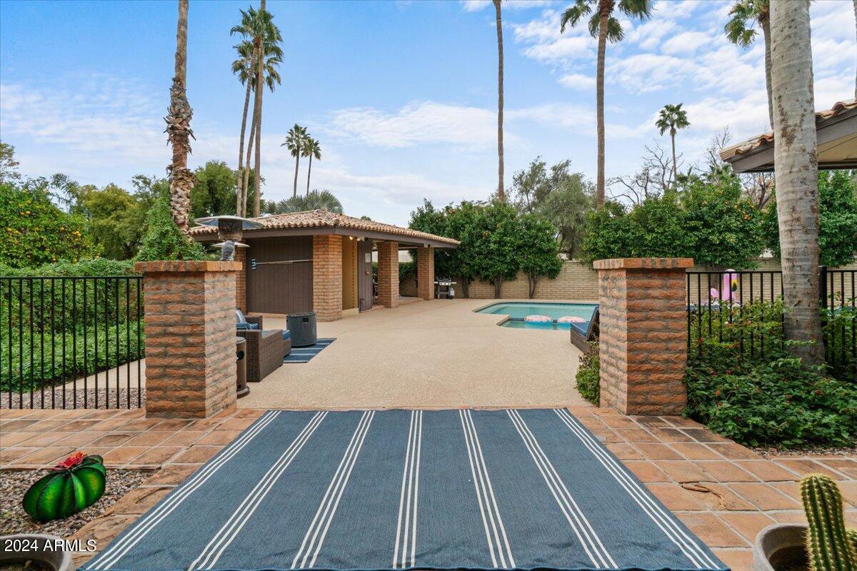 1409 W PORT AU PRINCE Lane