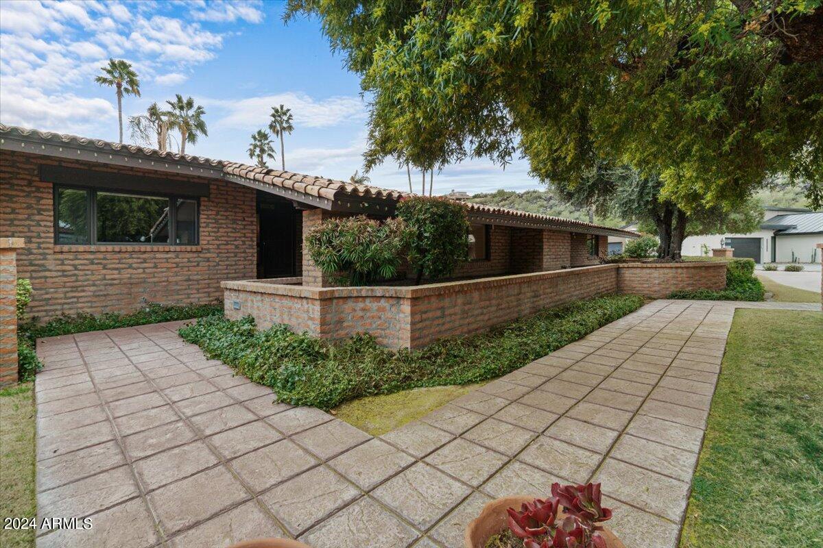 1409 W PORT AU PRINCE Lane