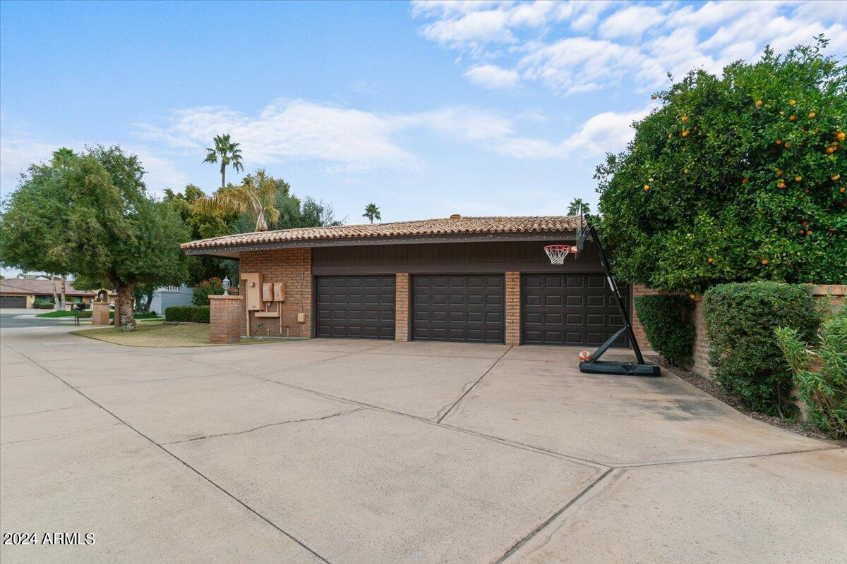 1409 W PORT AU PRINCE Lane