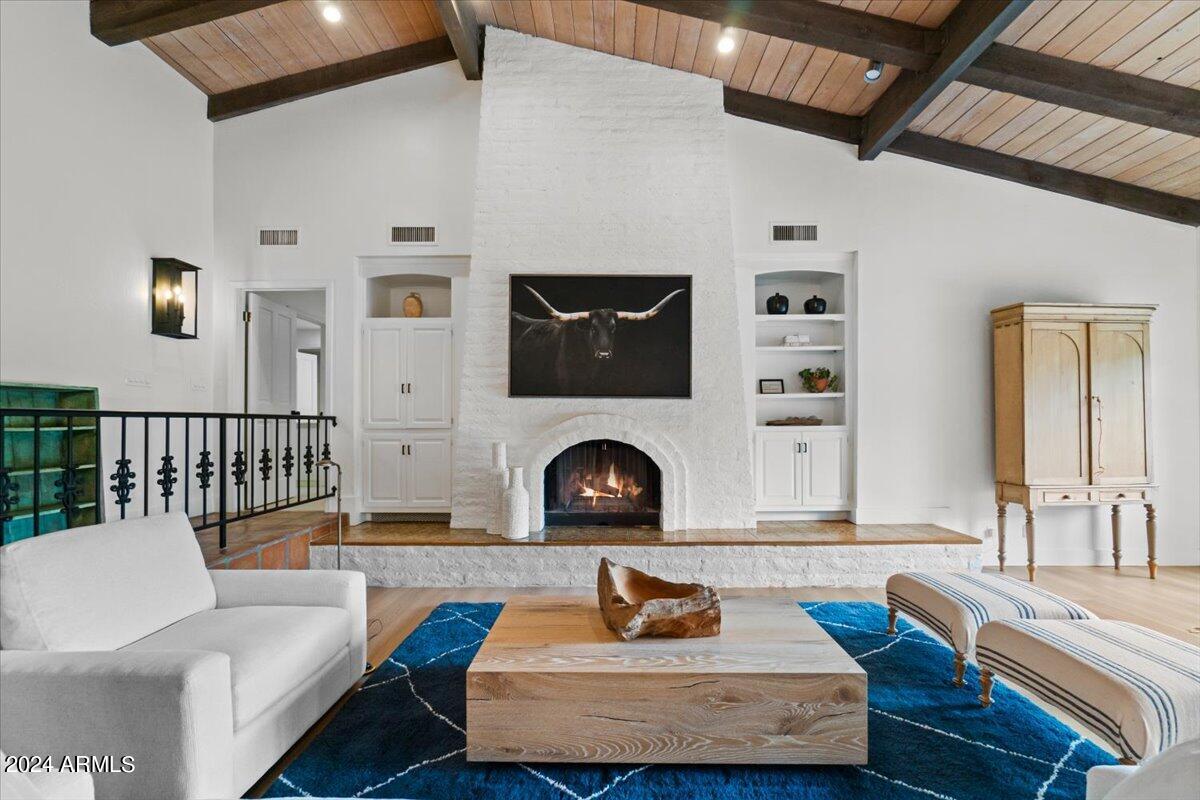 1409 W PORT AU PRINCE Lane
