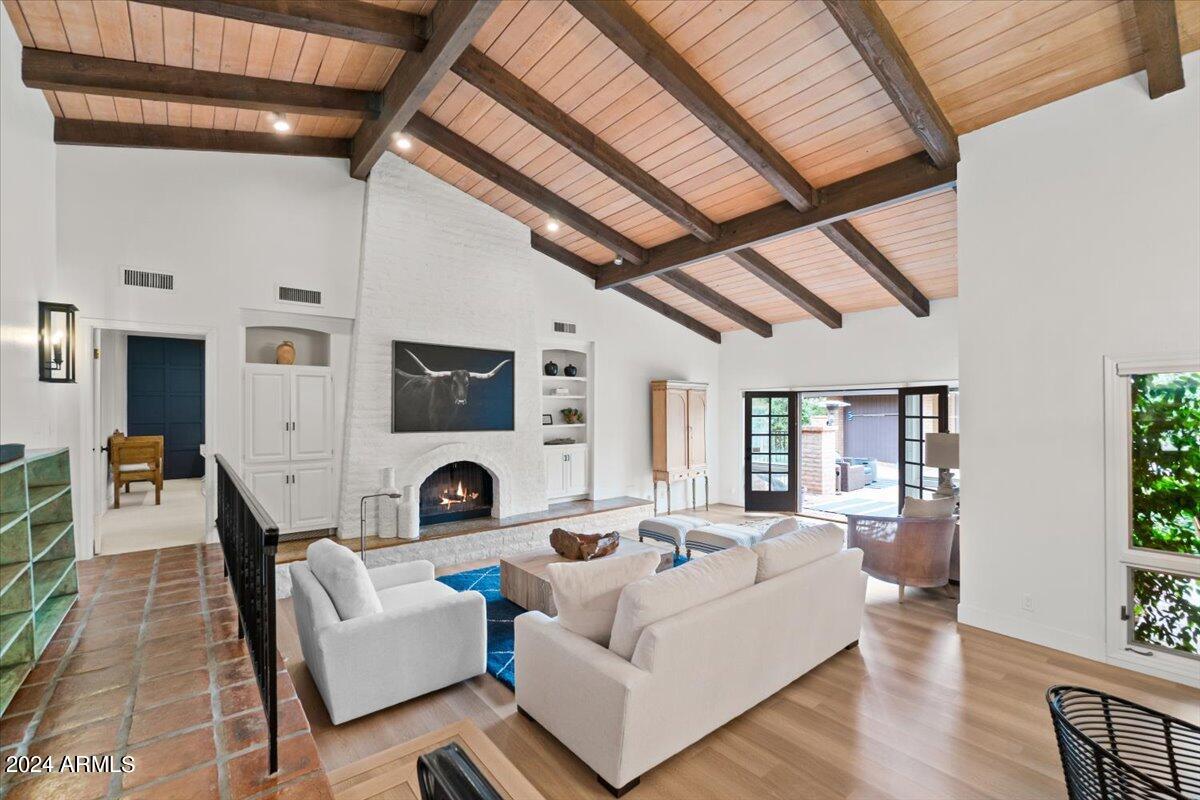 1409 W PORT AU PRINCE Lane