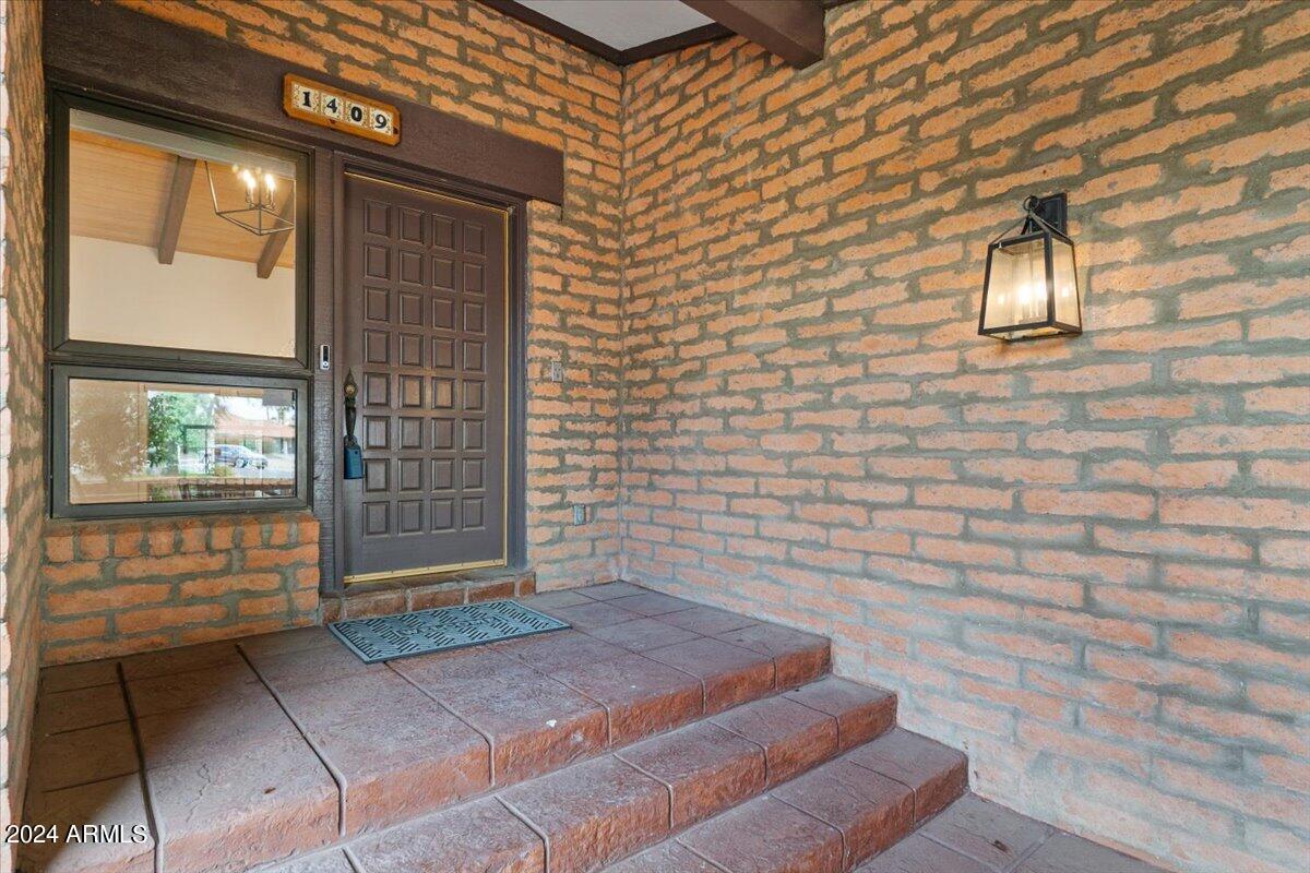 1409 W PORT AU PRINCE Lane
