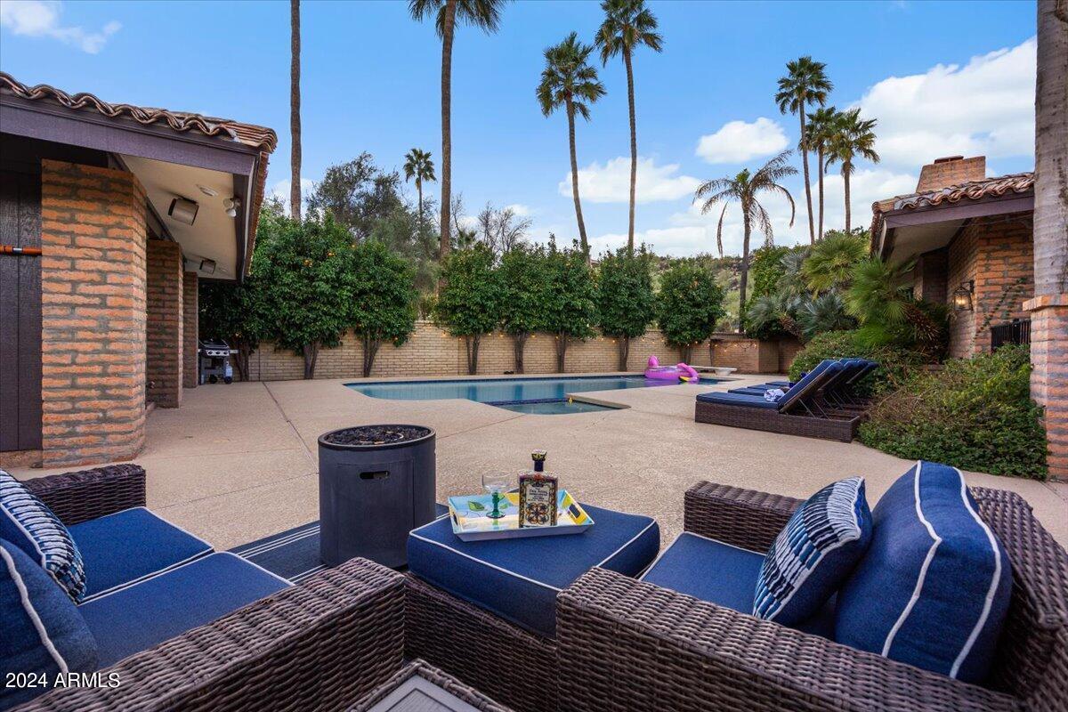 1409 W PORT AU PRINCE Lane